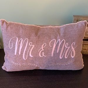 Mr & Mrs Pillow